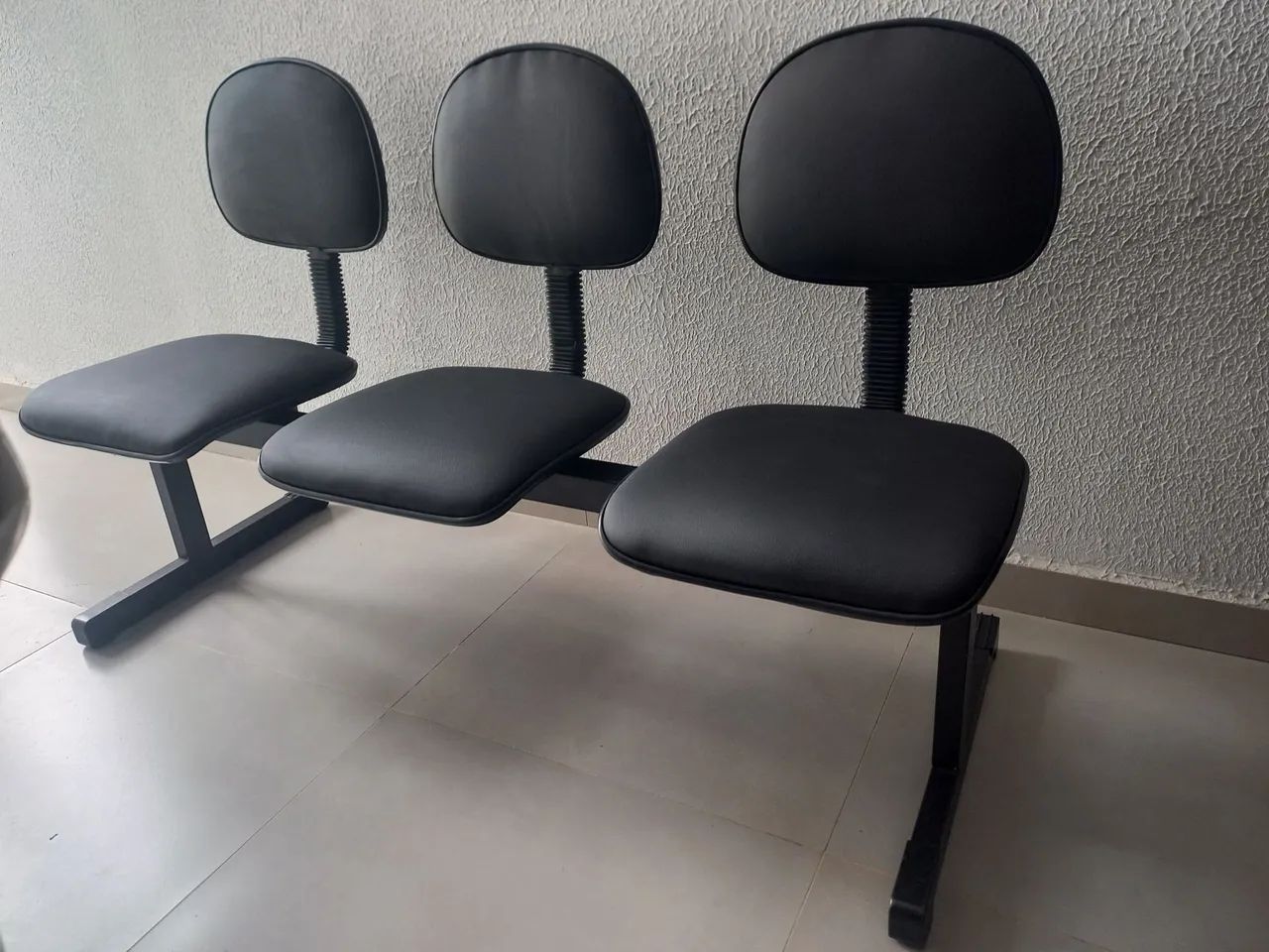Cadeiras longarina 03 lugares! Marca Giroflex (LEIA A DESCRIÇÃO) - Foto 3