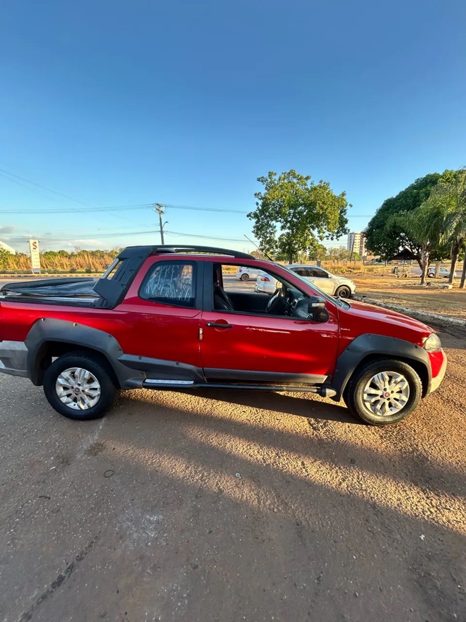Fiat Strada Adventure1.8/ 1.8 Locker Flex CD 2013 - Foto 4