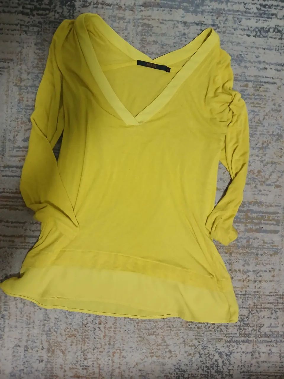 Blusa transparente  cor amarela 