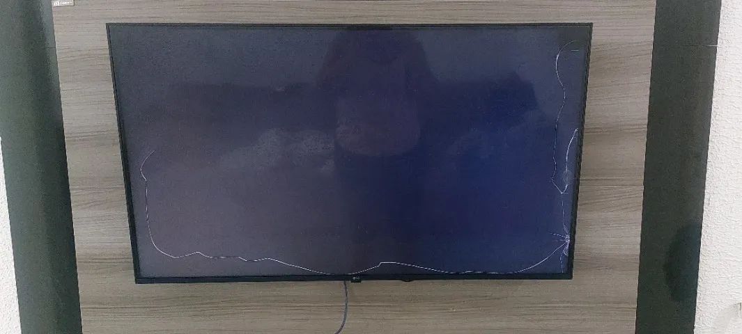 TV LG 42 Polegadas (Tela Quebrada)