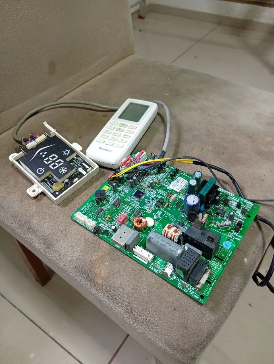 Placa do ar condicionado GREE com controle  - Foto 3