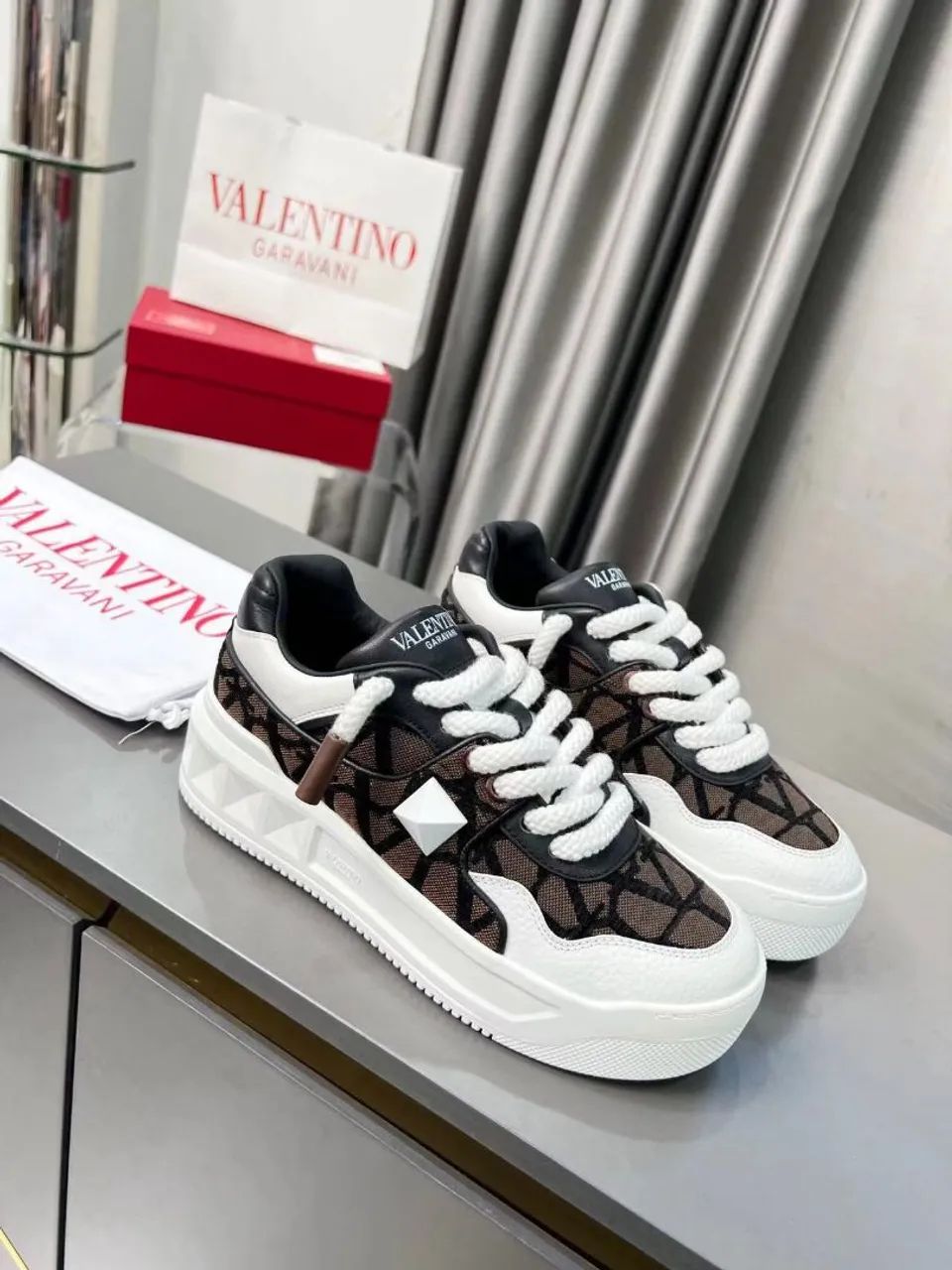 Tênis Valentino Garavani 41 - Calçados - Ponta Negra, Natal