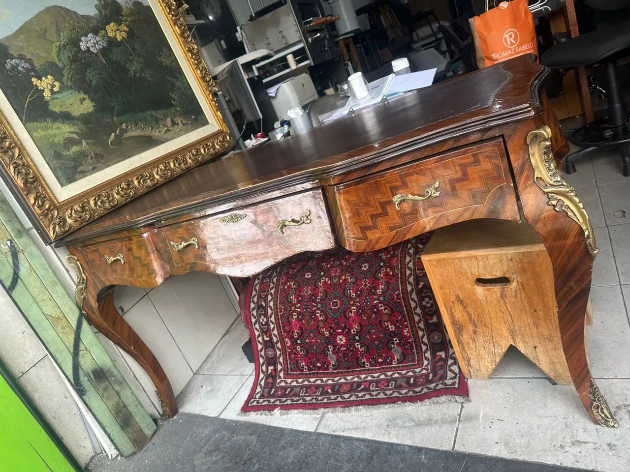 Mesa Antiga de Madeira Maciça - Foto 2