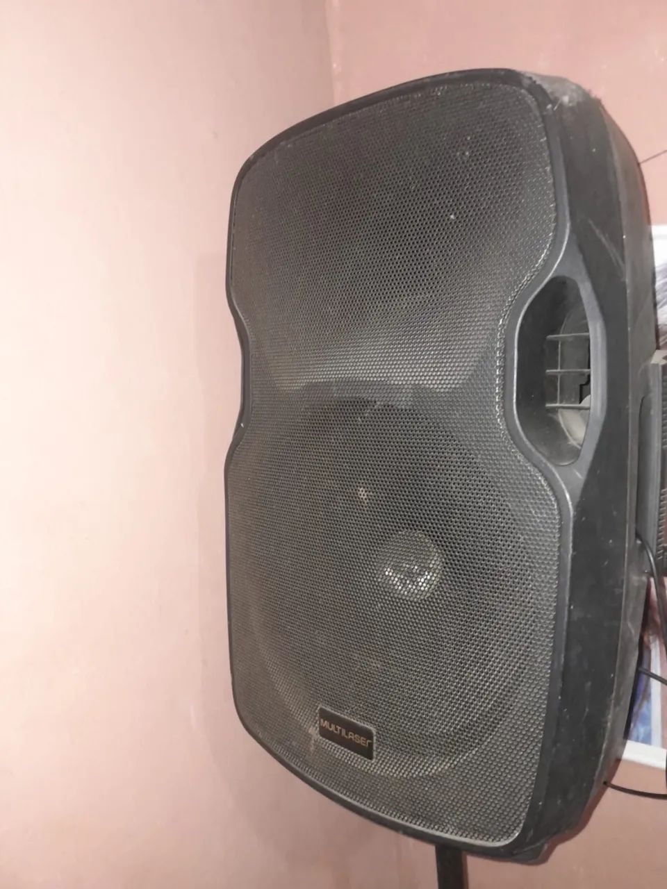 Caixa de som amplificada Multilaser com tripé