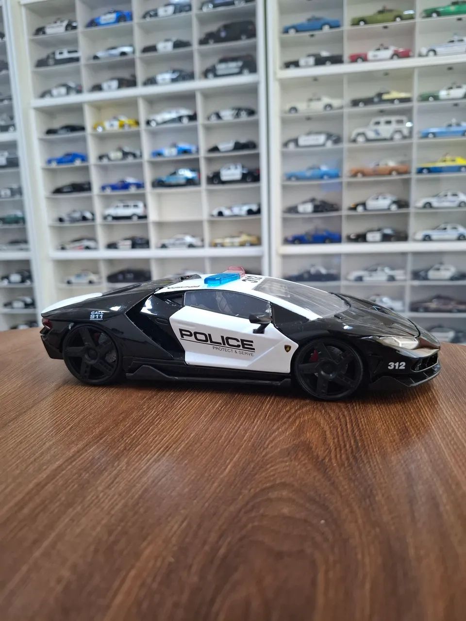 Miniatura Police Jada 1/24 Hyper-Spec Lamborghini Centenario - Foto 2