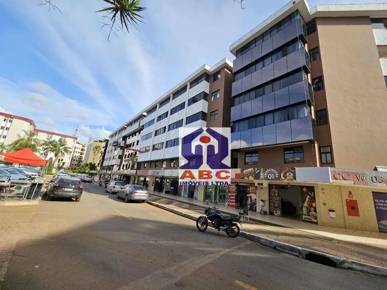 Apartamento de 02 Quartos, com Varada, Garagem Coberta e Portaria 24 horas