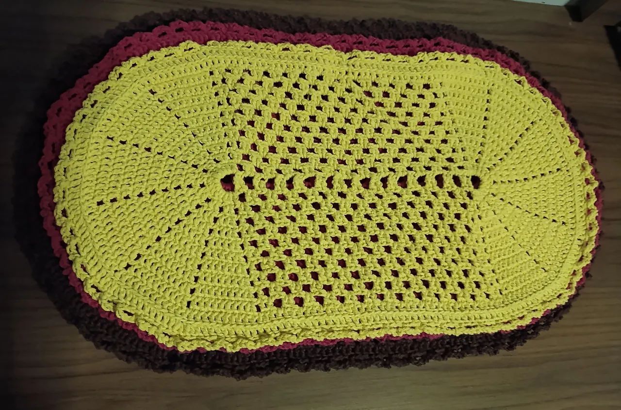 Kit 3 Tapetes de Crochê (Amarelo, Pink e Marrom)  - Foto 2