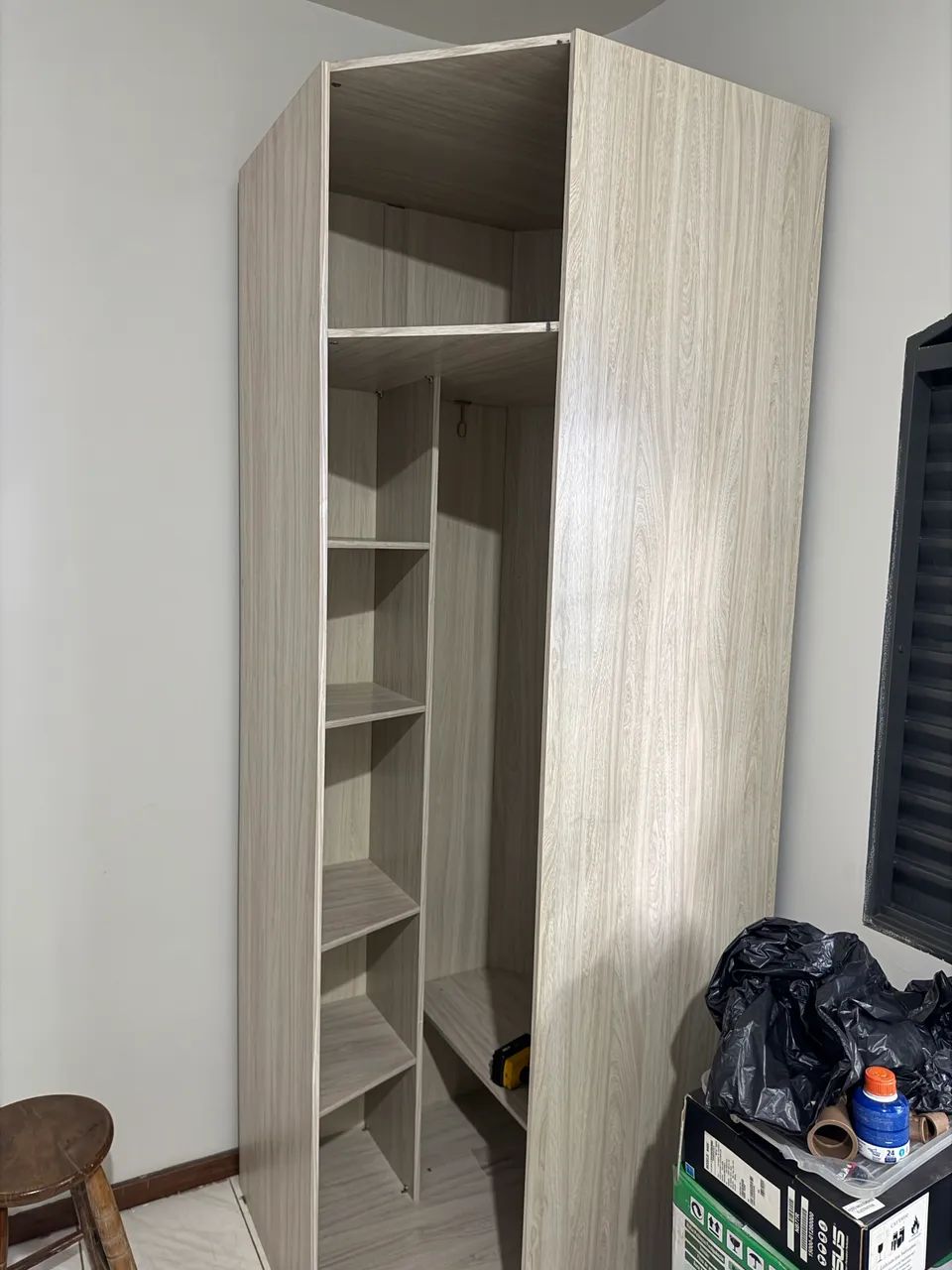 Guarda roupas de canto uma porta espelhada - Foto 2