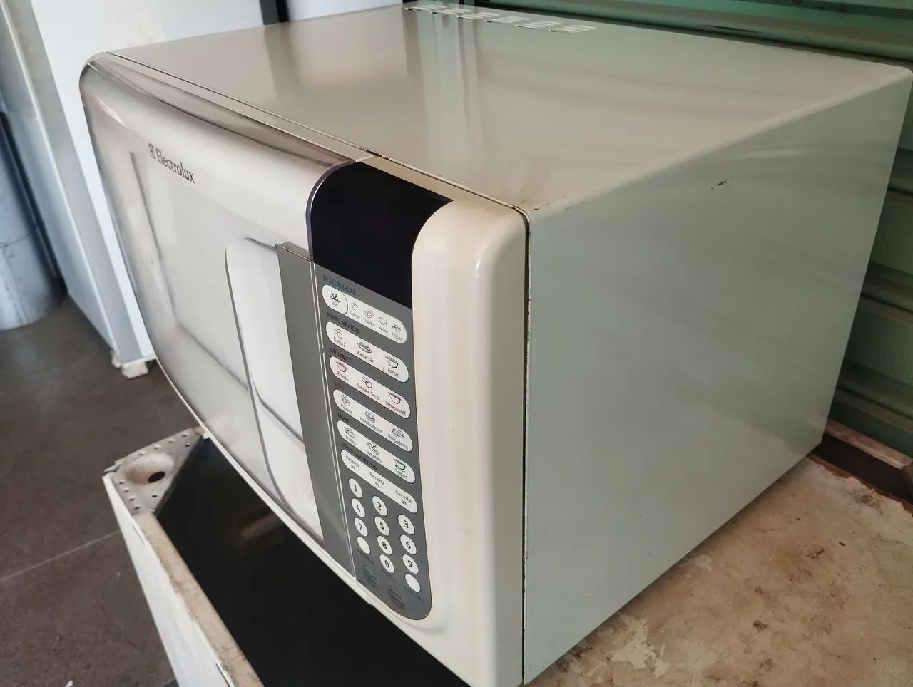 MICROONDAS ELECTROLUX 31 L - Foto 2