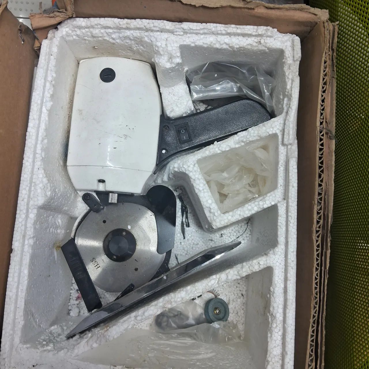 Máquina de cortar tecido 