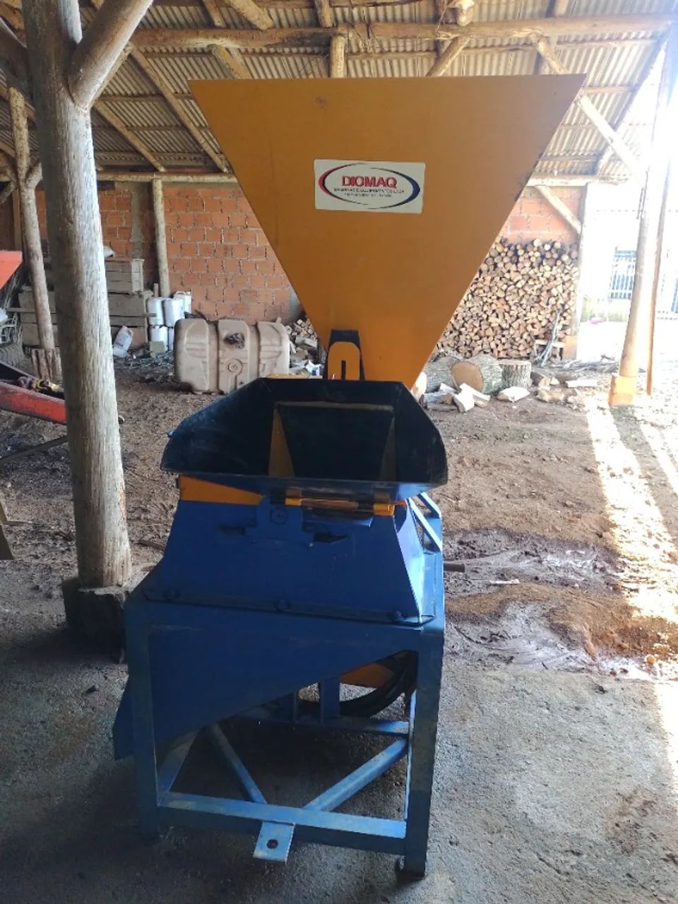 Triturador de grãos Becker /Ótimo estado /Acionador p Trator/ Negociável  - Foto 4