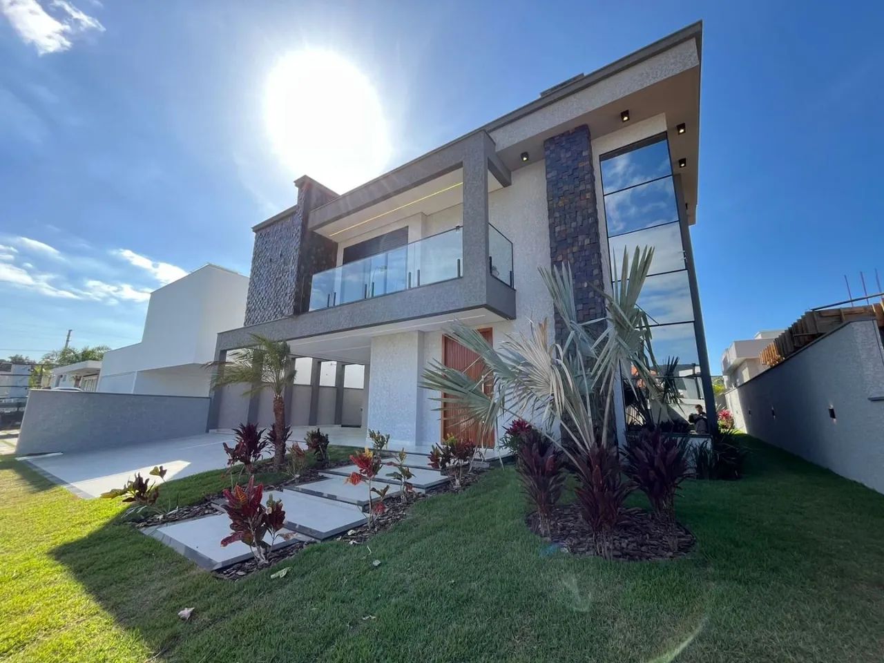 Casa de alto padrão com piscina e 4 quartos no Condomínio Red Park., em Florianópolis.