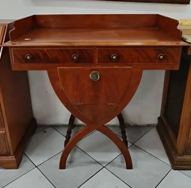 Barzinho para servir bebidas com adega de vinhos ou aparador