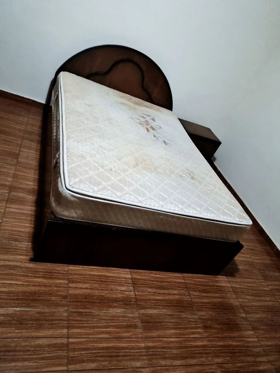 Guarda roupas e cama com colchão  - Foto 2
