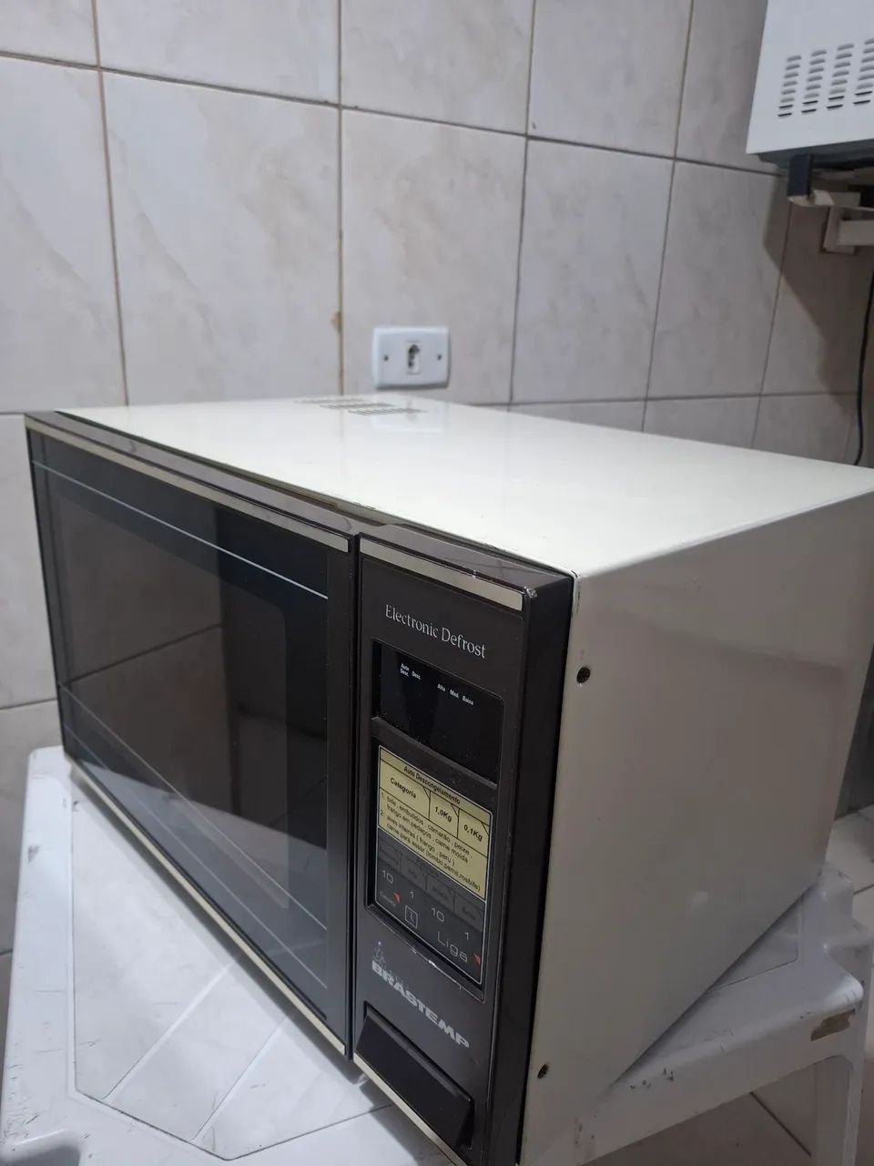 Vendo Micro-ondas 50 litros  impecável 