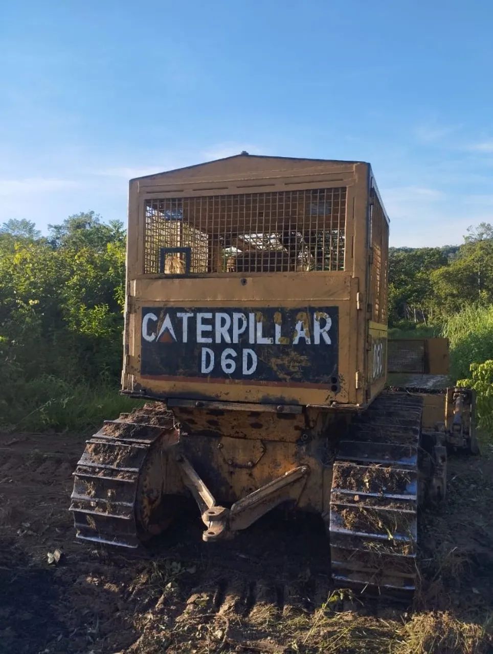 Vendo trator de esteira