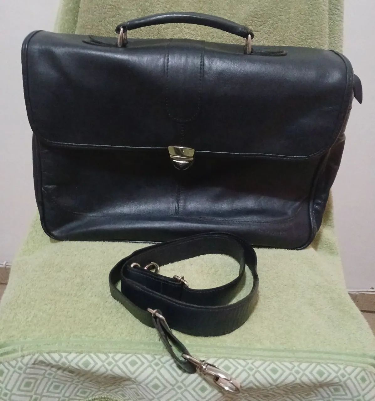 Bolsa executiva em couro.