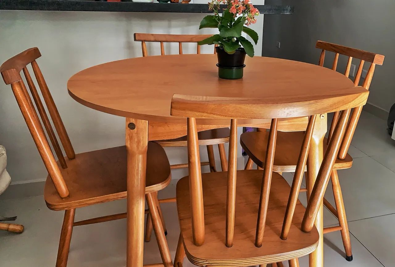 Mesa de Jantar + 4 cadeiras 
