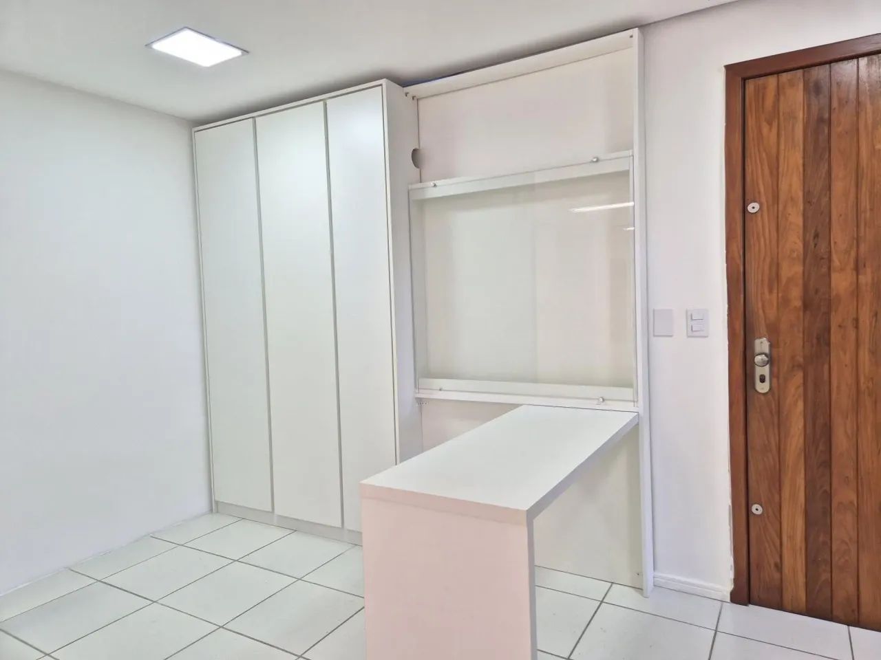 Sala com 6 divisórias e 2 vagas - Foto 4