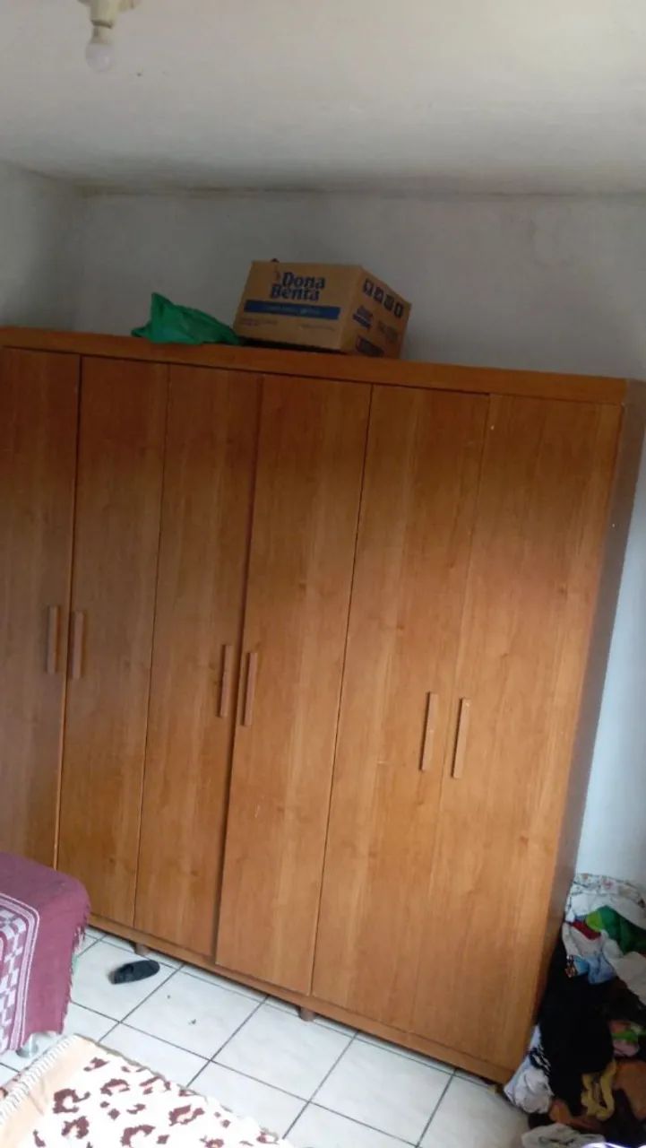Vendo Guarda roupa 6 portas ? de madeira 
