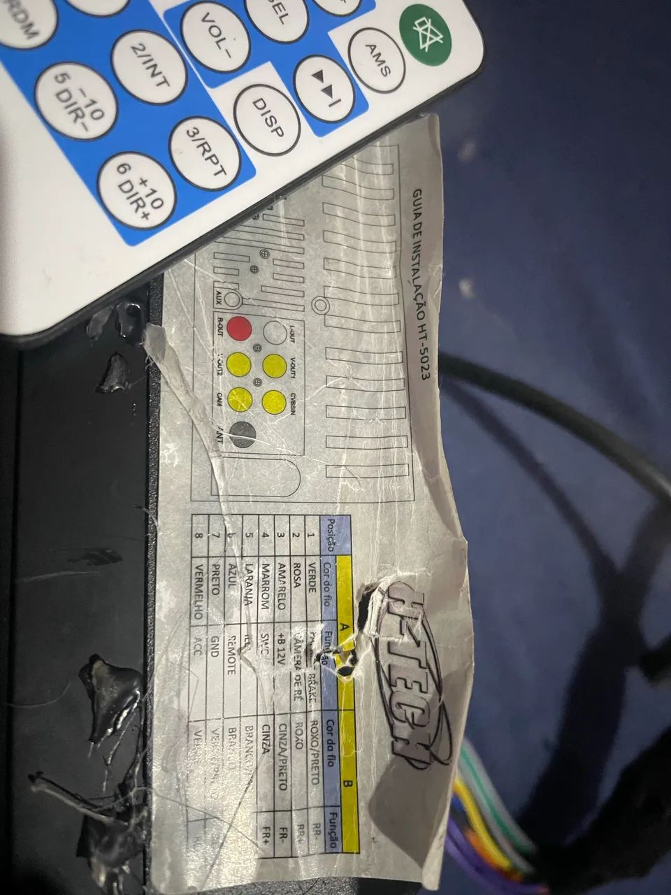 A venda multimídia semi nova com controle 