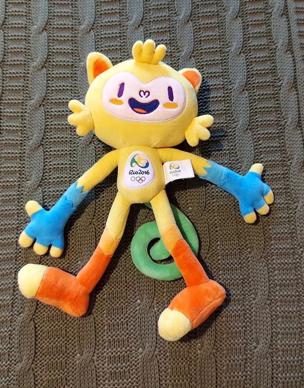 Boneco Fuleco e  Boneco Vinicius  Olimpiadas em pelucia usados - Foto 2