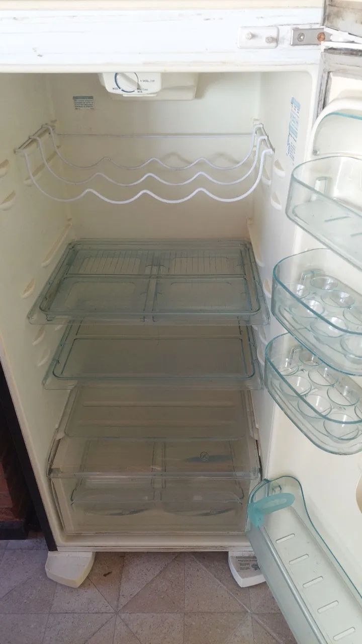 Geladeira eletrolux funcionando só o congelador  - Foto 4