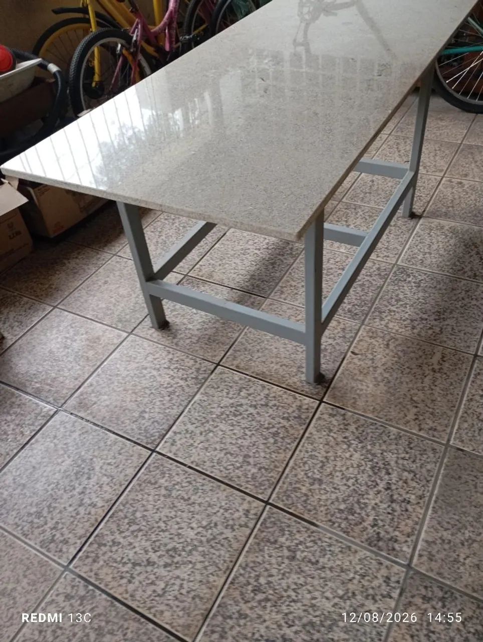 Mesa retangular tampo granito