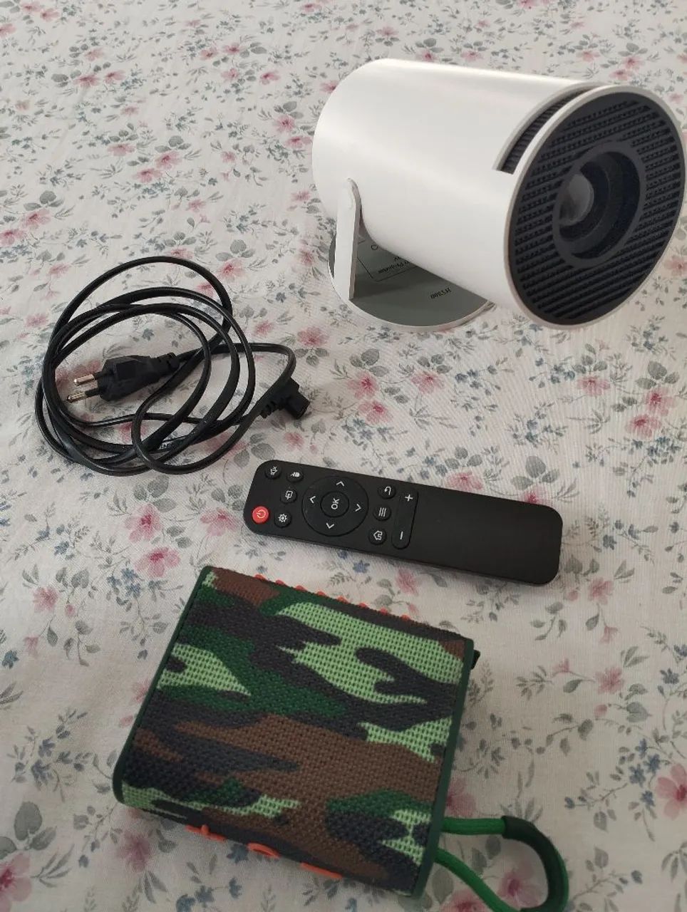 Retroprojetor +caixa de som portátil  - Foto 4