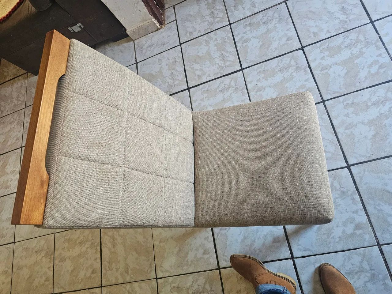 MESA DE MADEIRA COM 6 CADEIRAS - Foto 4