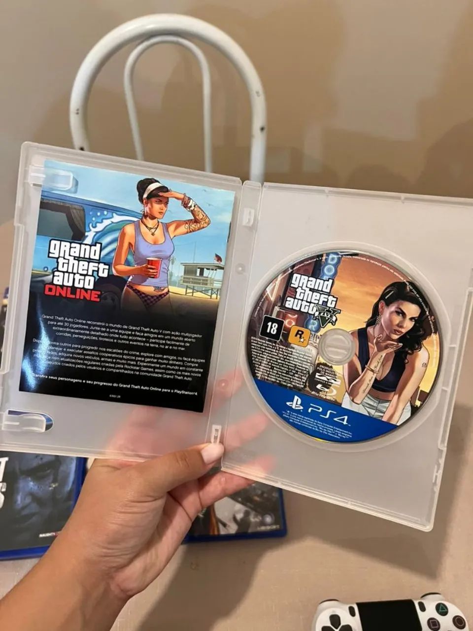Playstation 4 PS4 + 2 controle + 7 jogos - Foto 4