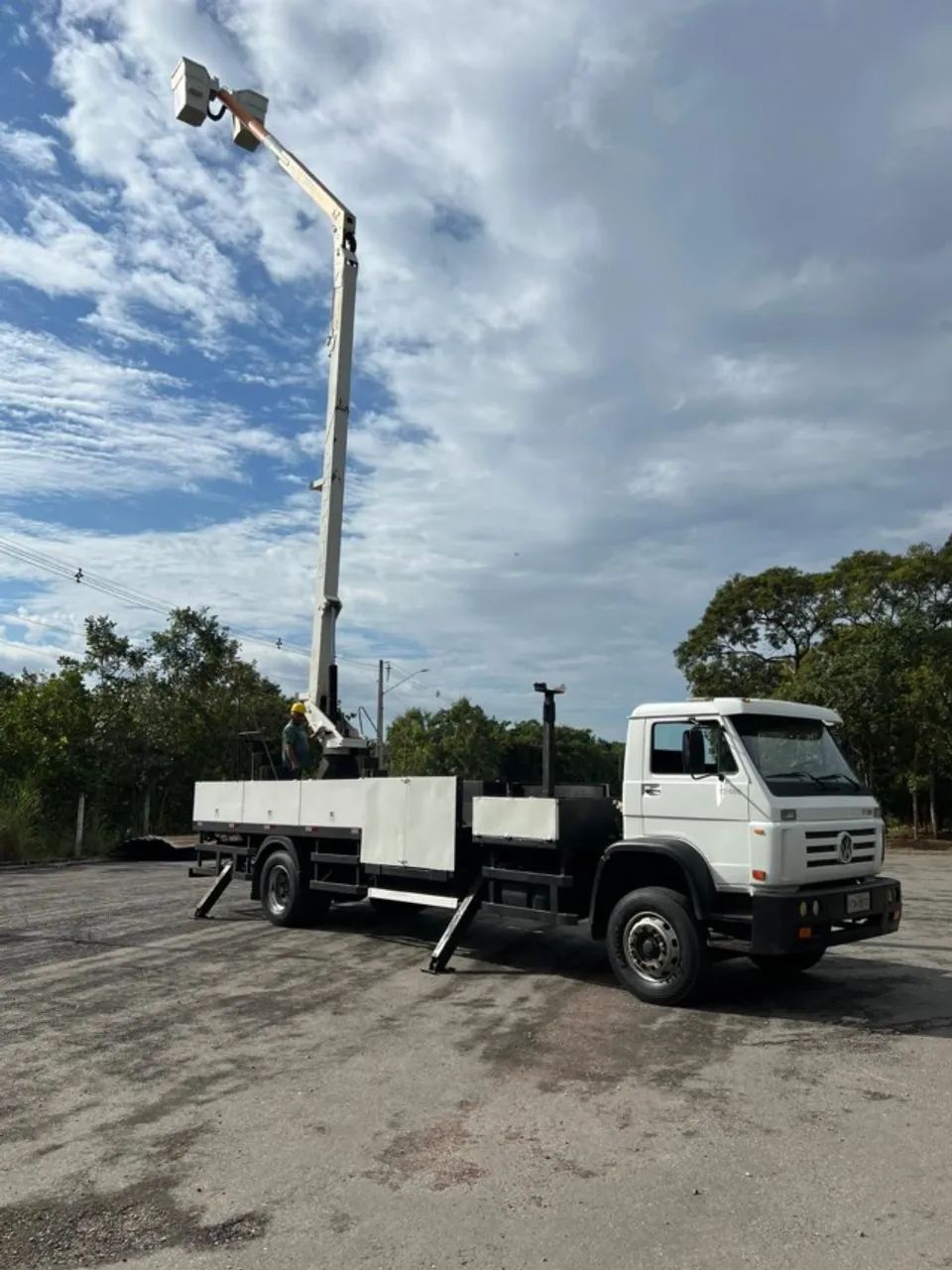 [VENDO] VW 17.180 (2012) + Cesto Aéreo Duplo GUITON 18m (Isolado 69kV)
