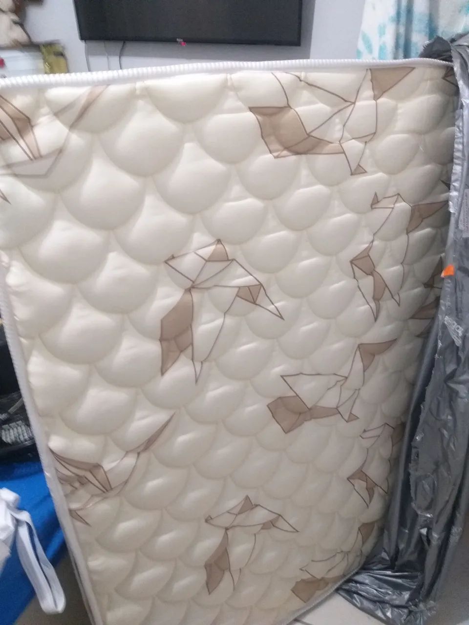 Colchão   novo não deu na base box