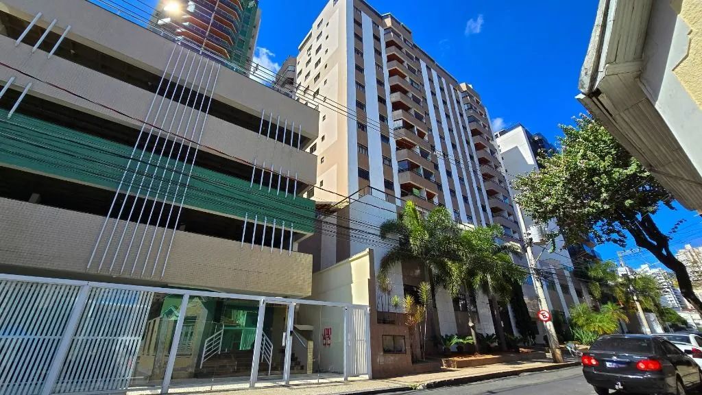 Apartamento com 3 Quartos, Suíte e Varanda em Ótima Localização