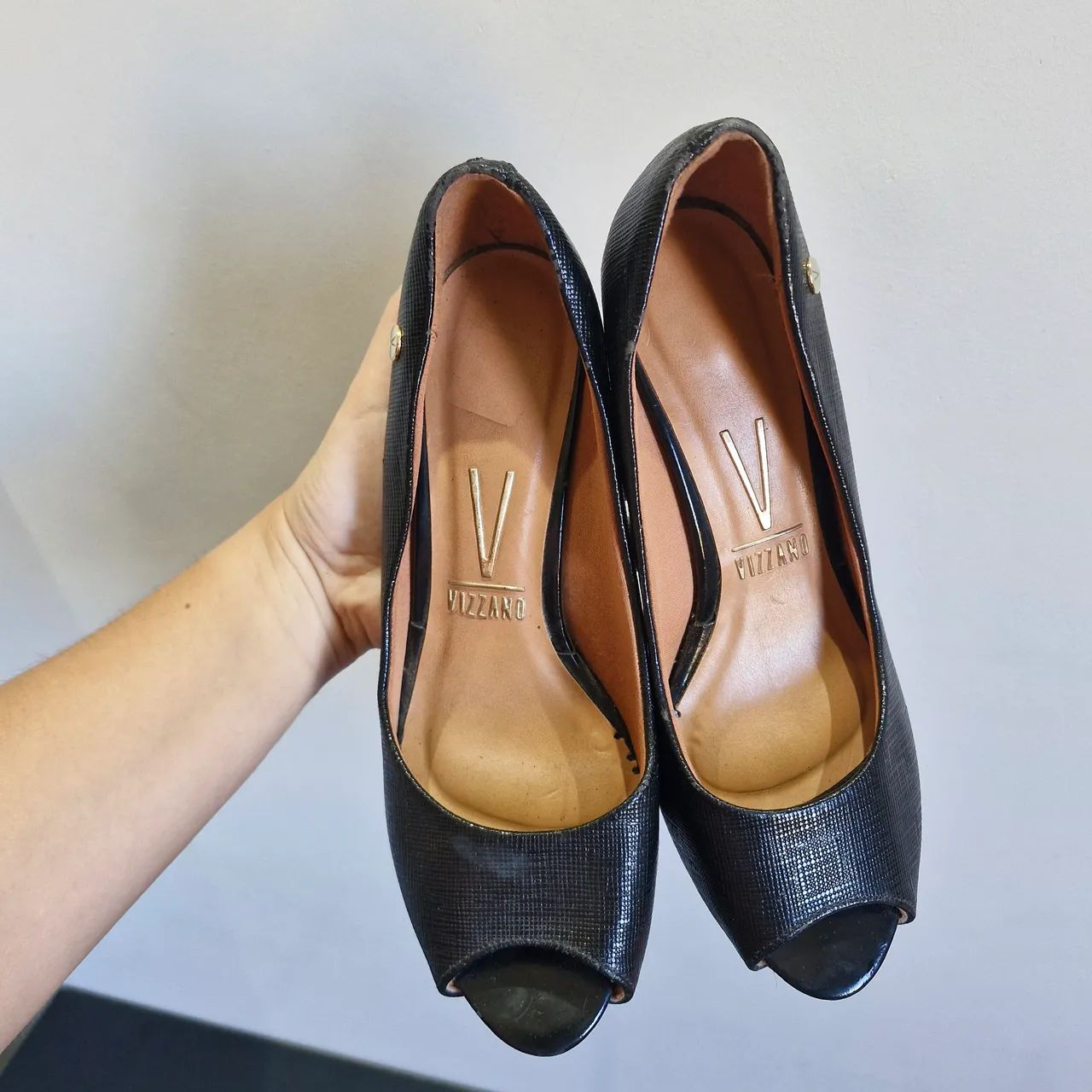 Scarpin vizano preto