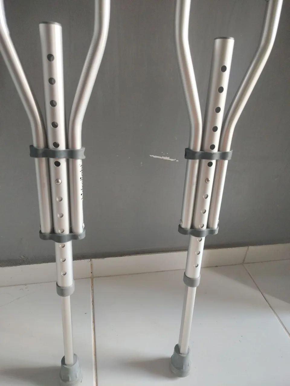 Par de Muletas Axilares Reguláveis em Alumínio - Foto 3