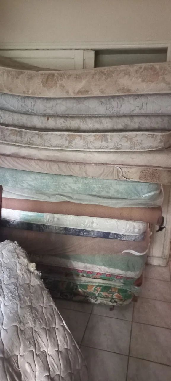 Colchões solteiro usados - Foto 2
