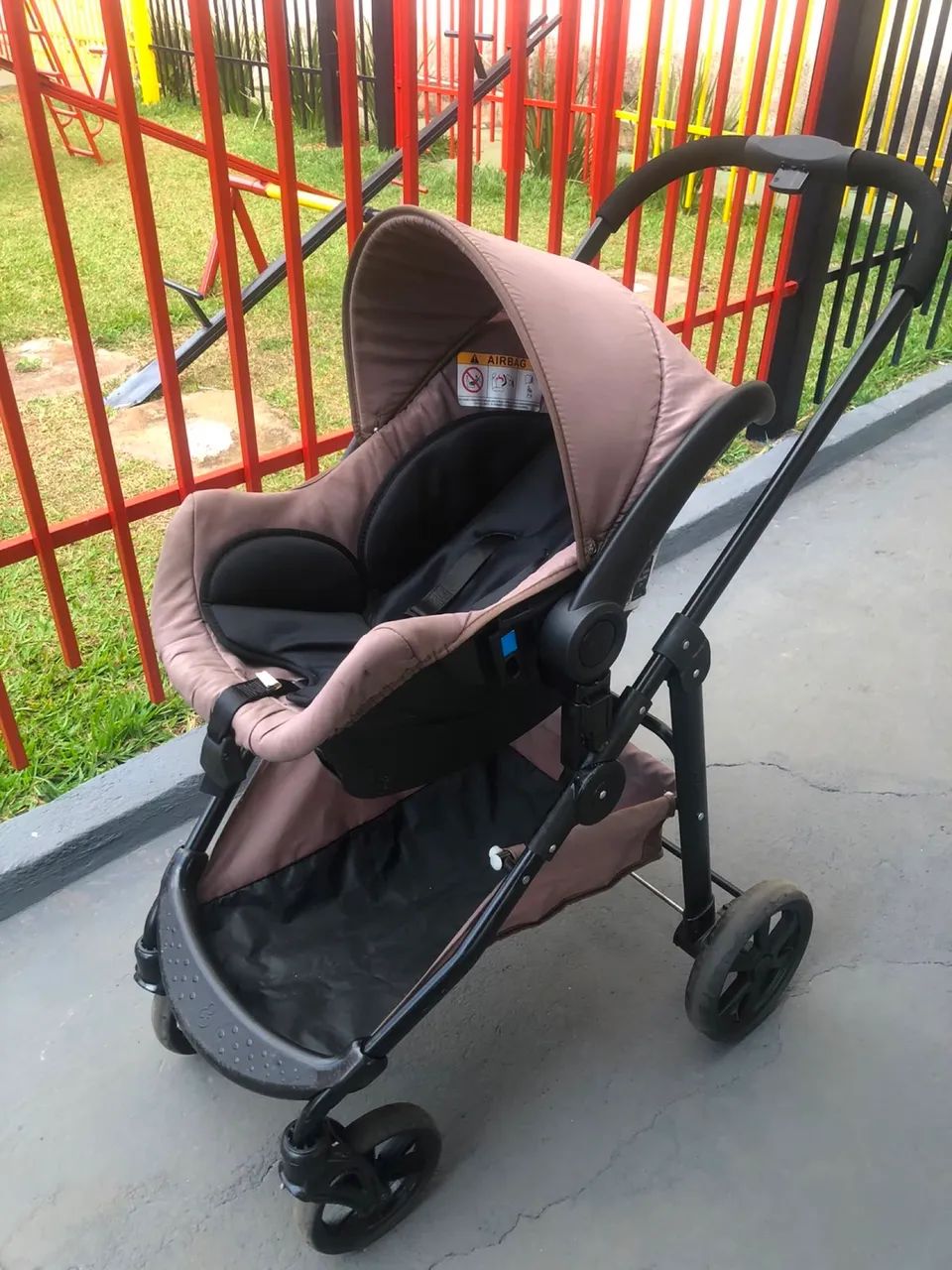 VENDO CARRINHO DE BEBÊ 2 EM 1 (GALZERANO) - Foto 4