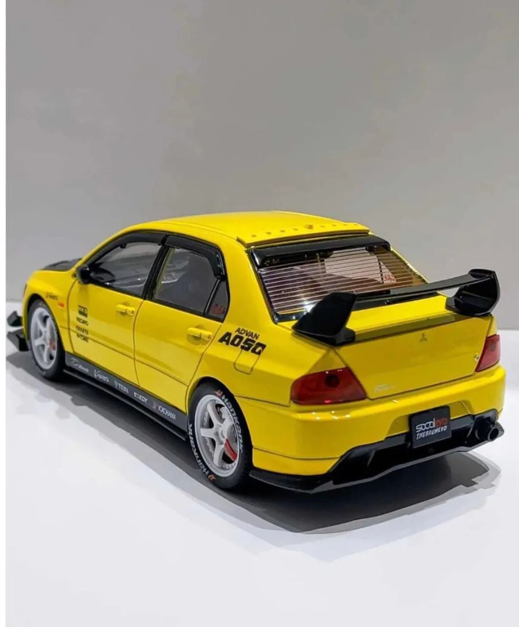 Mitsubishi Lancer Escala 1:24 - Foto 3