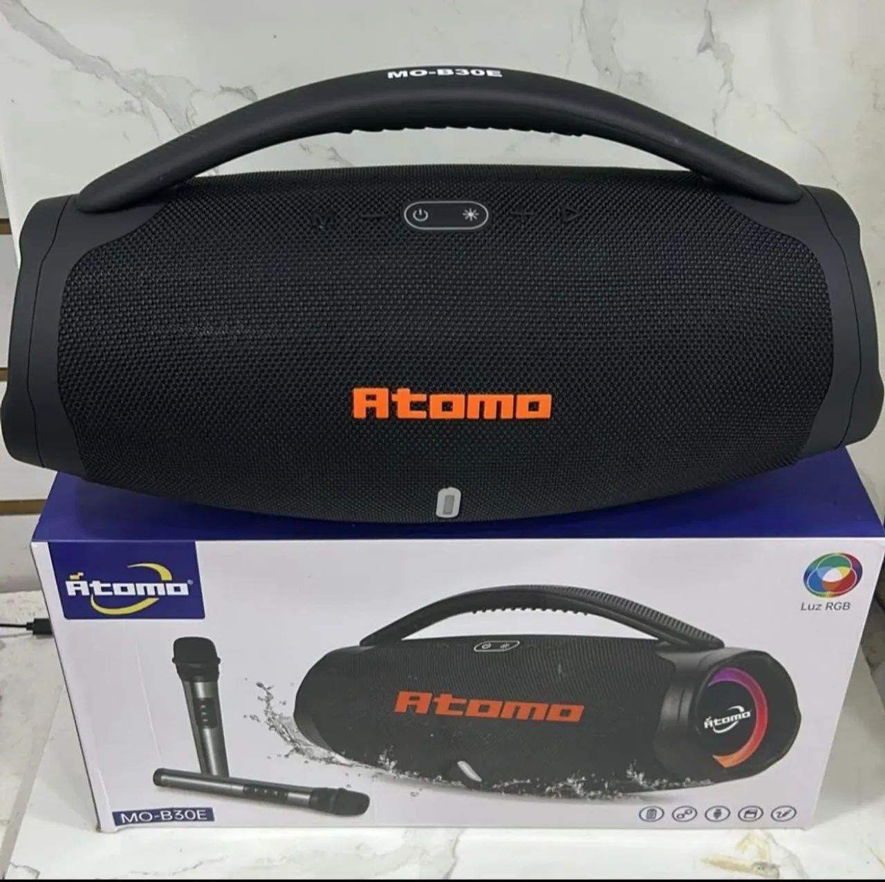 Caixa de som com microfones 