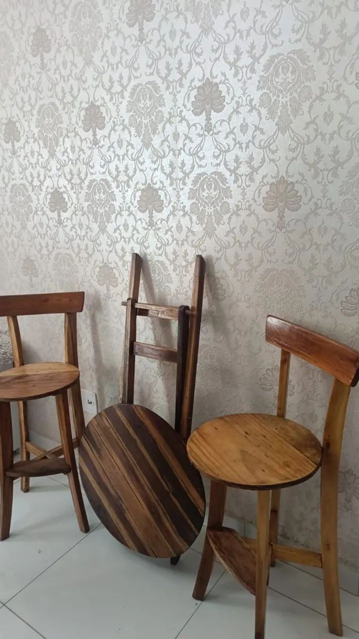 Conjunto de mesa e cadeira !