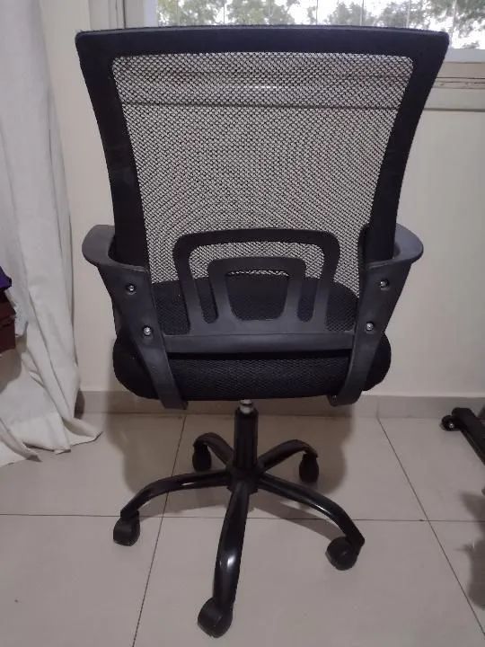 Cadeira preta de escritório ajustável  - Foto 2
