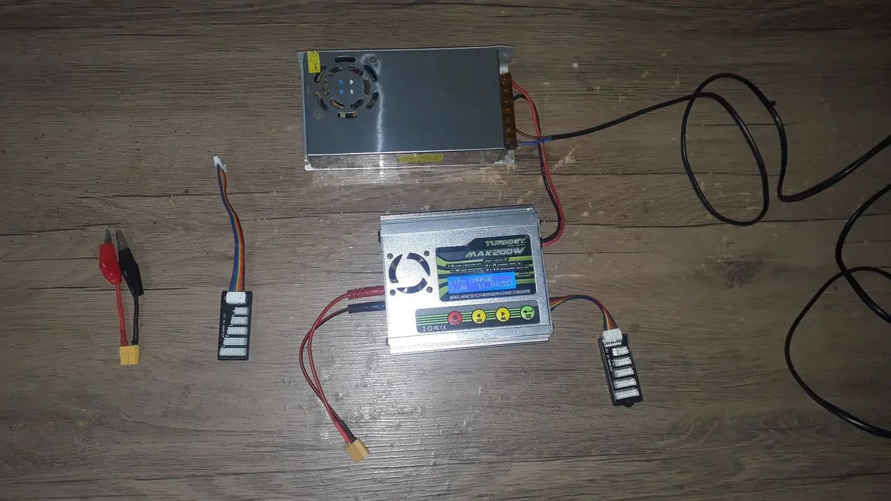 Carregador  inteligente  turnigy  Max 200 watts 
