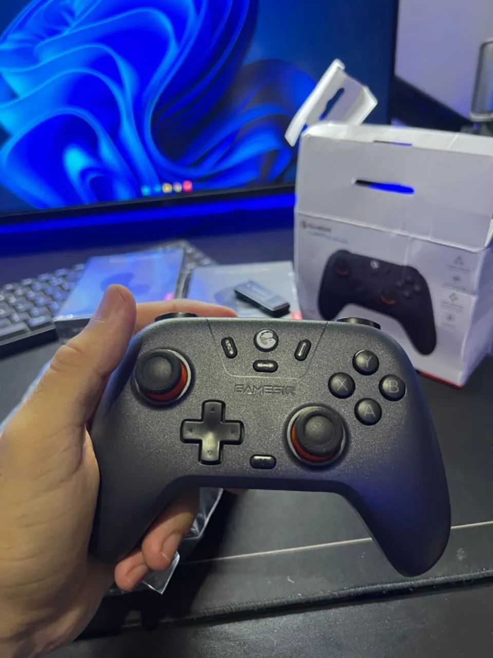 CONTROLE GAMESIR NOVO NA CAIXA - BLUETOOTH | PC, SWITCH E ANDROID - Foto 3