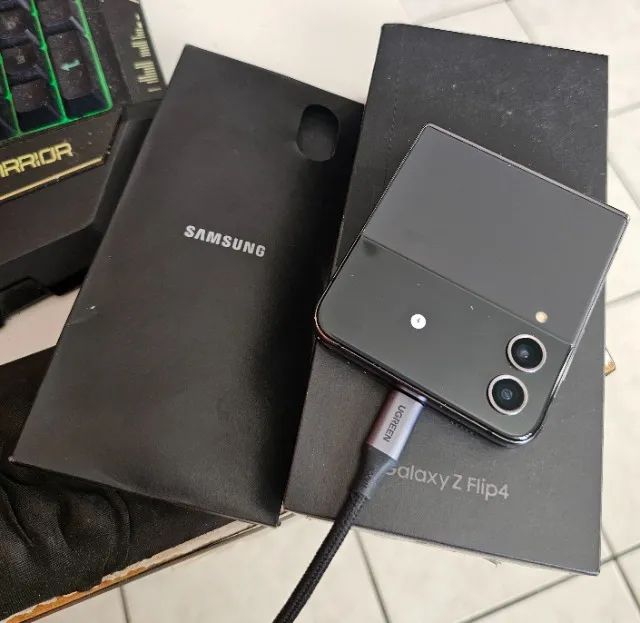 Celular Z Flip 4 com defeito na Tela - Foto 3