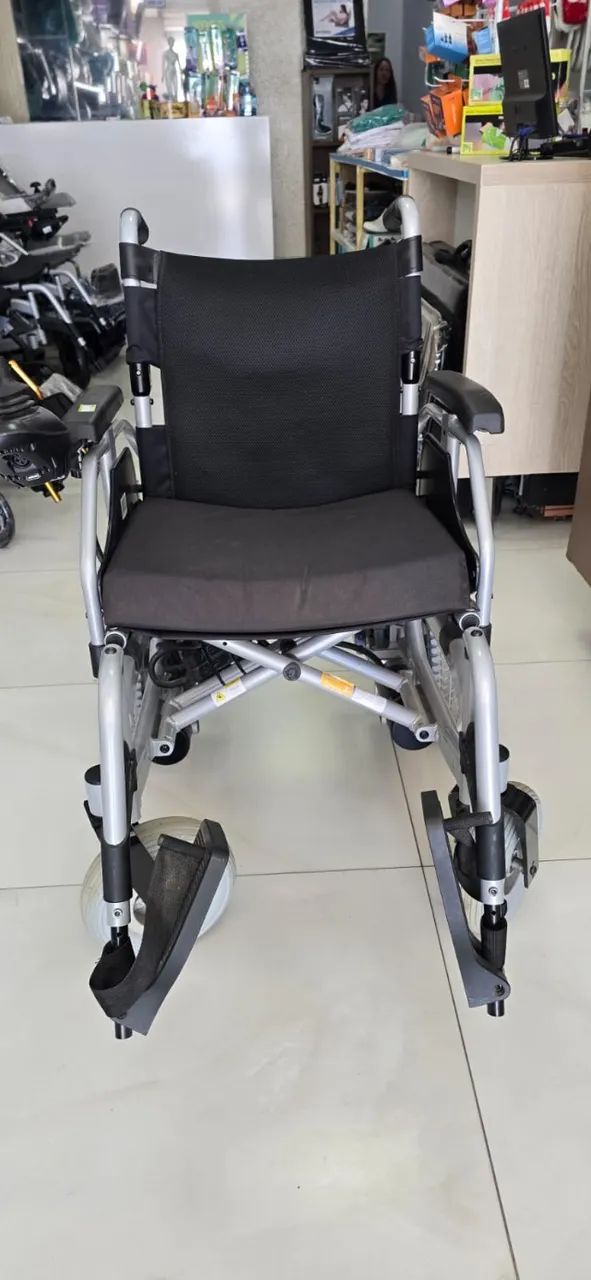 CADEIRA DE RODAS ELÉTRICA 