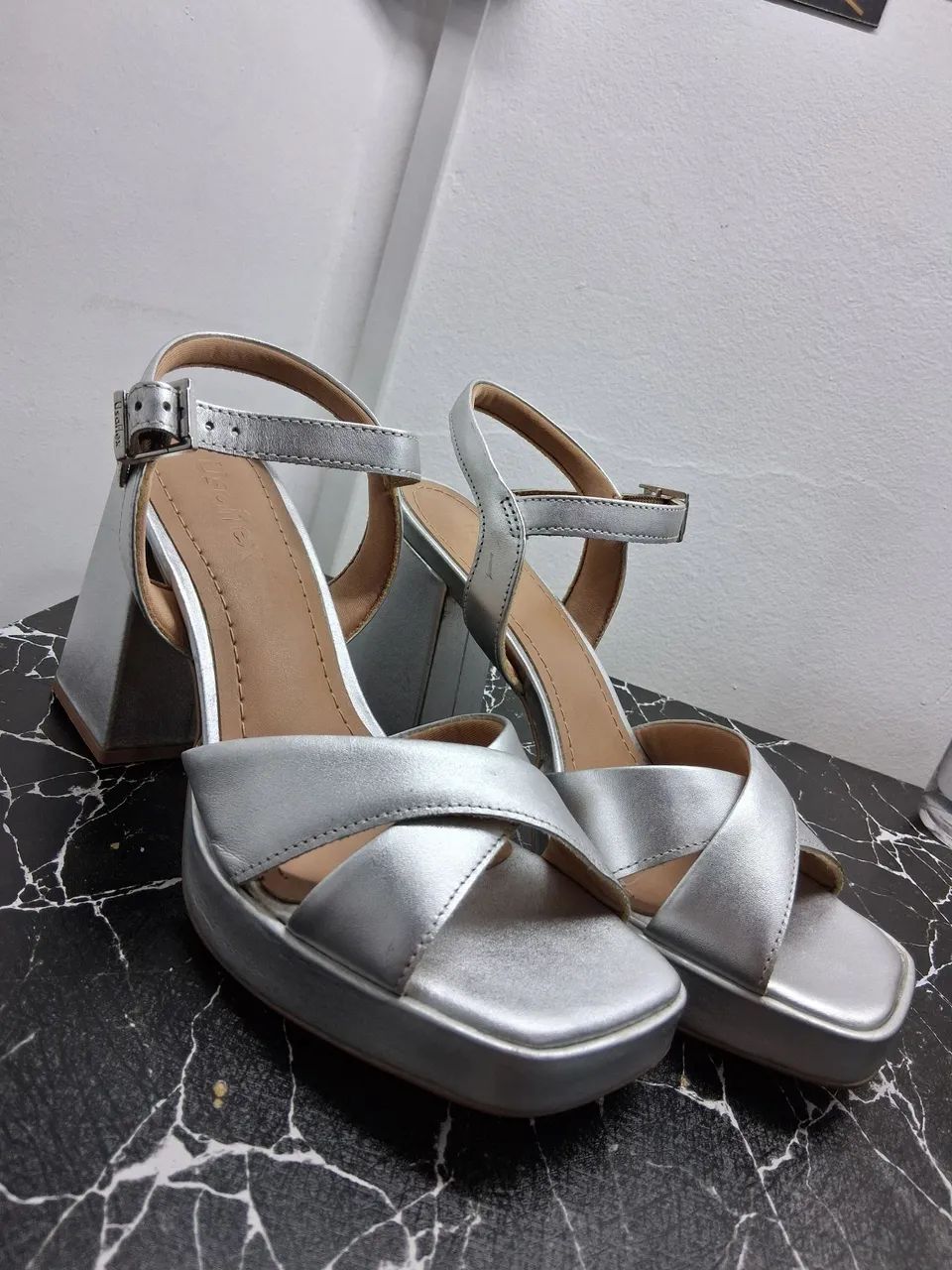 Sandália e bolsas - Foto 5