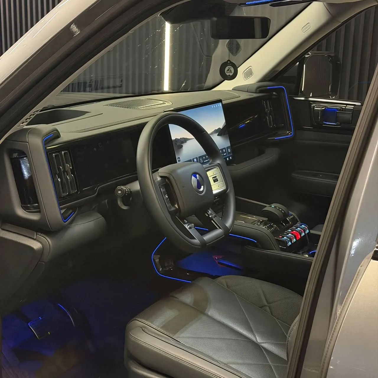 Denza B5 4WD, foto 9 de 20