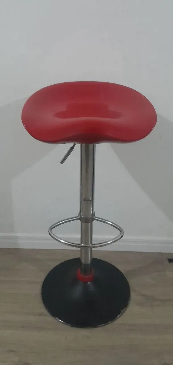 Banqueta Alta Giratória Vermelha 