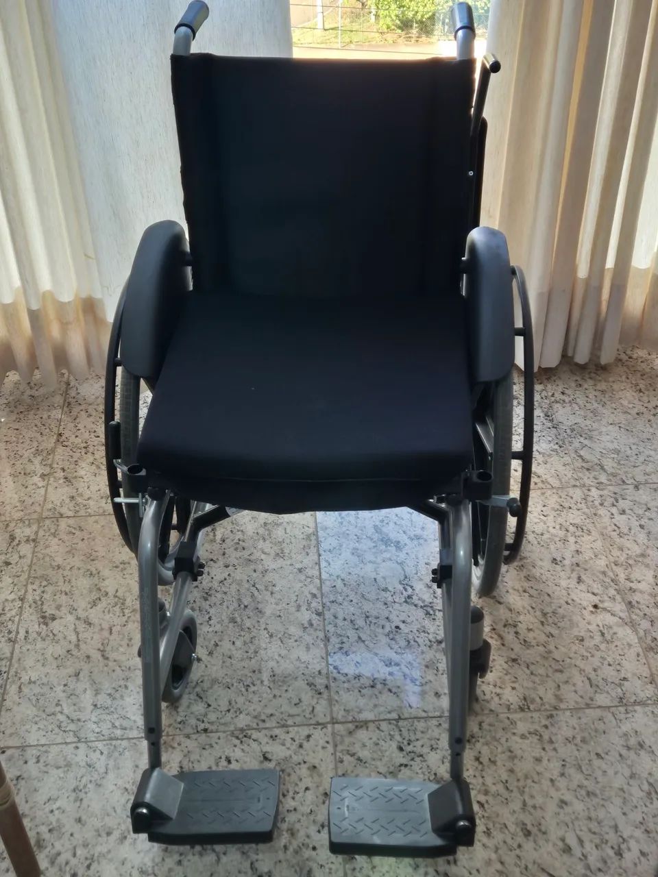 Cadeira de rodas pouquíssimo uso - Foto 3